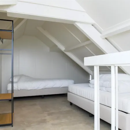 אורחן De Zwaan *